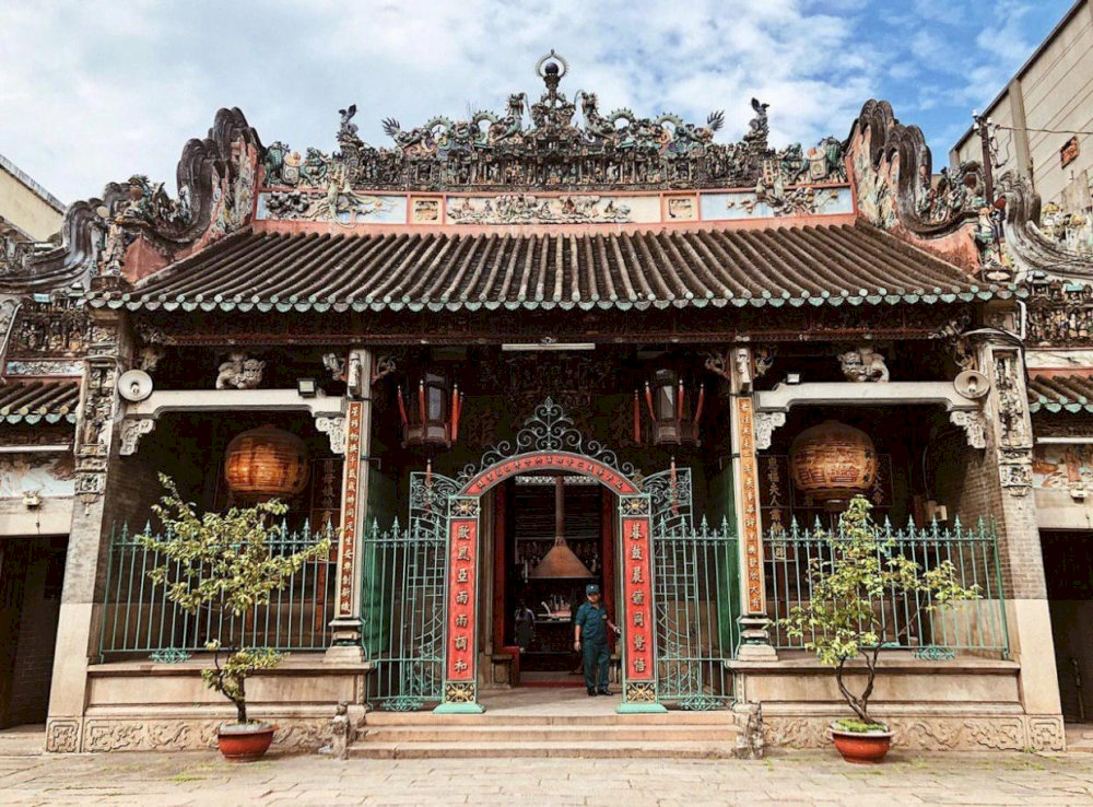 The elegant three-arch gate crowned with curved roofs is a hallmark of classical Chinese architecture